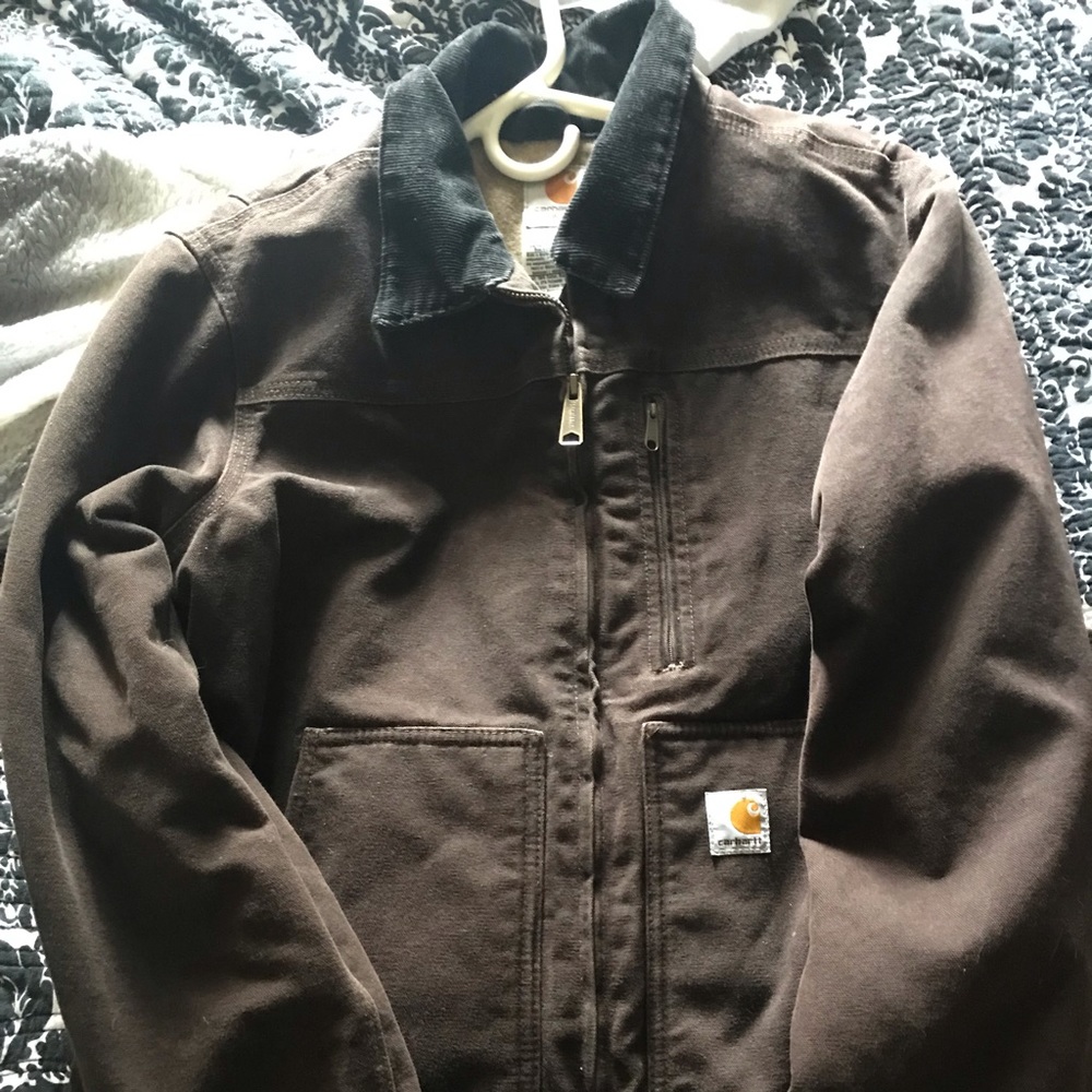 Carhartt woman jacket very warm wore 1 time has several zip pockets